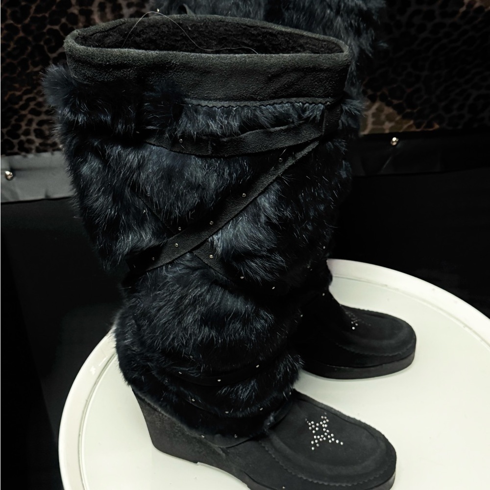 Manitobah Tall Wrap Mukluk boot black suede and rabbit fur sheepskin shearling - Picture 4 of 9